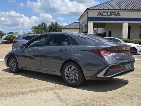 Used 2024 Hyundai Elantra SEL FWD image 6