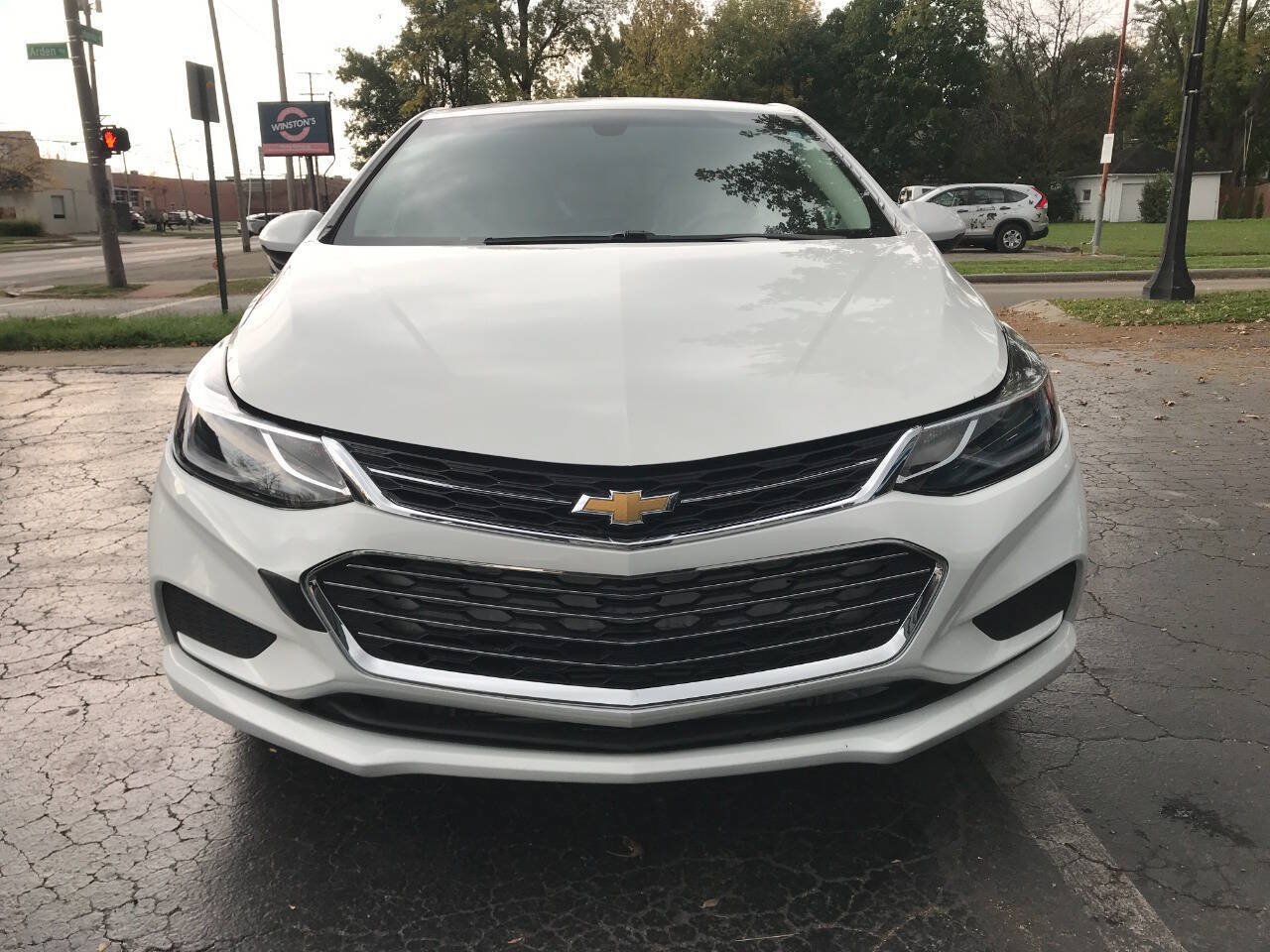 Used 2018 Chevrolet Cruze LT w/ Convenience Package FWD image 3