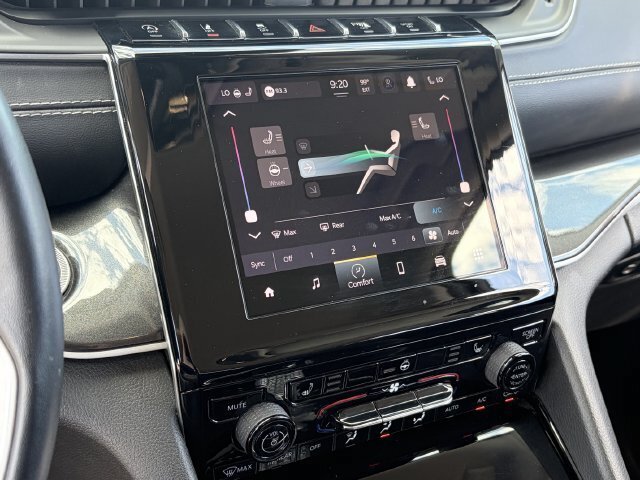 Used 2022 Jeep Grand Cherokee Laredo w/ Luxury Tech Group I AWD/4WD image 28