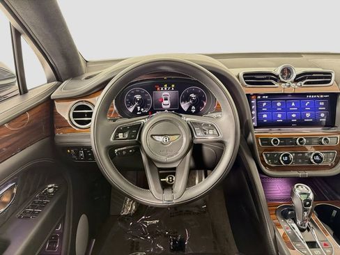 Used 2023 Bentley Bentayga AWD/4WD image 24