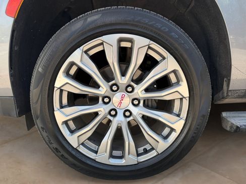 Used 2022 GMC Yukon XL Denali w/ Denali Premium Package RWD image 25