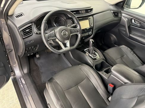 Used 2017 Nissan Rogue SL w/ SL Premium Package FWD image 4
