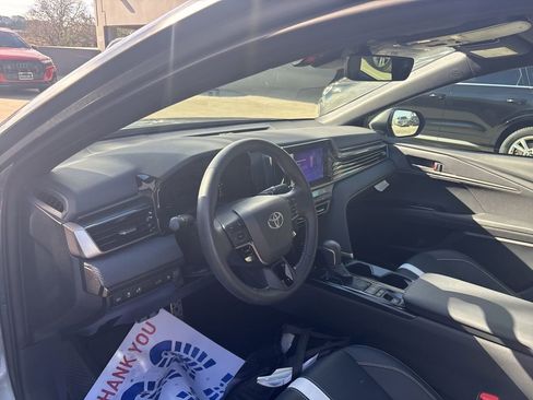 Used 2025 Toyota Camry SE image 12