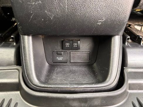 Used 2018 Toyota Highlander SE image 41