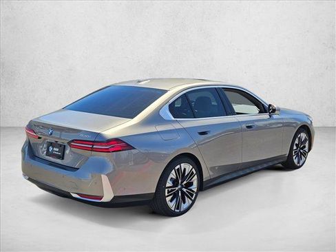 New 2026 BMW 530i RWD image 2