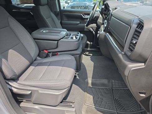 Used 2025 Chevrolet Silverado 1500 LT AWD/4WD image 32