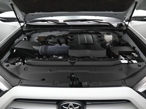 Used 2024 Toyota 4Runner Limited AWD/4WD image 40
