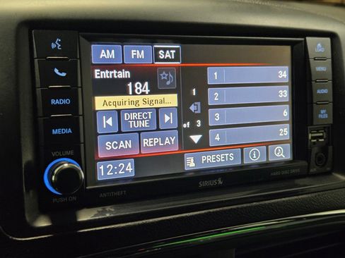 Used 2020 Dodge Grand Caravan SE image 3