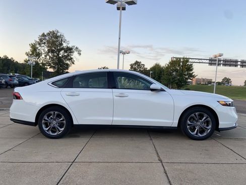 Used 2023 Honda Accord EX image 16