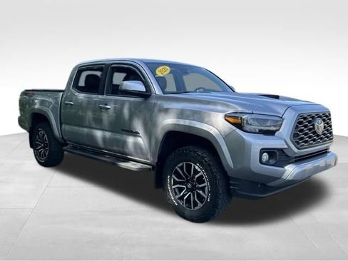 Used 2020 Toyota Tacoma TRD Sport w/ TRD Premium Sport Package AWD/4WD image 5