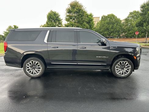 Used 2023 GMC Yukon XL Denali Ultimate AWD/4WD image 10