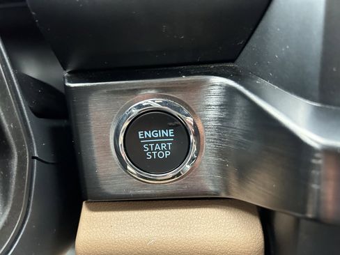 Used 2023 Ford F250 Lariat w/ Chrome Package image 34