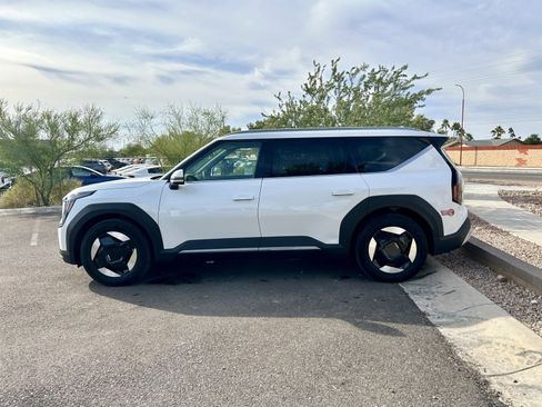 Used 2024 Kia EV9 Wind image 6