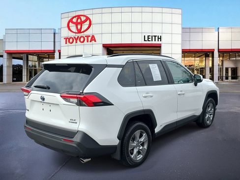 Used 2024 Toyota RAV4 XLE w/ Convenience Package image 5
