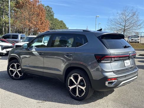 New 2026 Volkswagen Taos SEL image 31