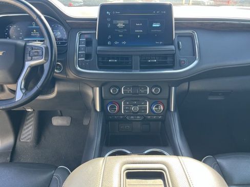 Used 2023 Chevrolet Suburban Premier image 9