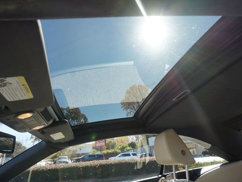 Used 2013 Volkswagen Eos Executive FWD image 37
