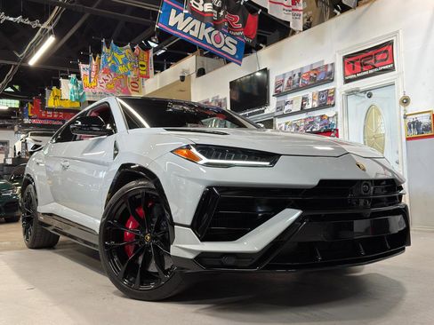 Used 2024 Lamborghini Urus S AWD/4WD image 1