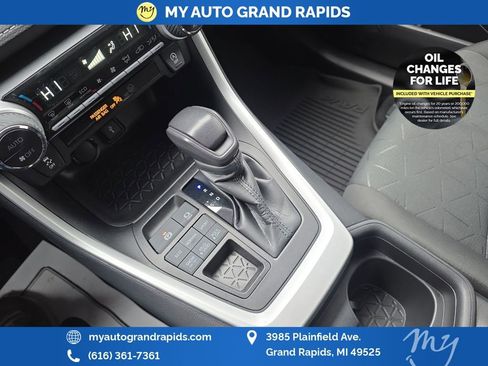 Used 2021 Toyota RAV4 XLE image 25