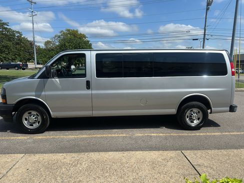 Used 2023 Chevrolet Express 3500 LS RWD image 6