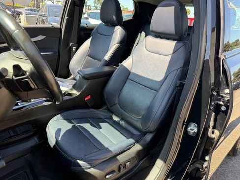 Used 2022 Chevrolet Bolt EUV Premier w/ Launch Edition FWD image 10