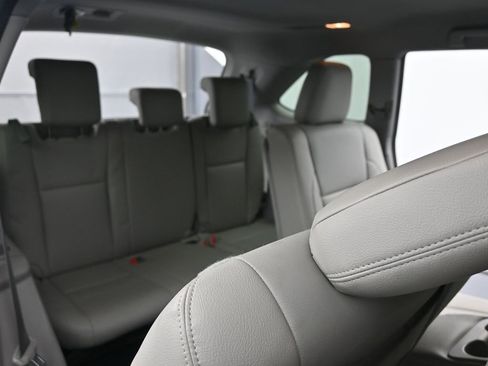 Used 2018 Toyota Highlander LE image 16