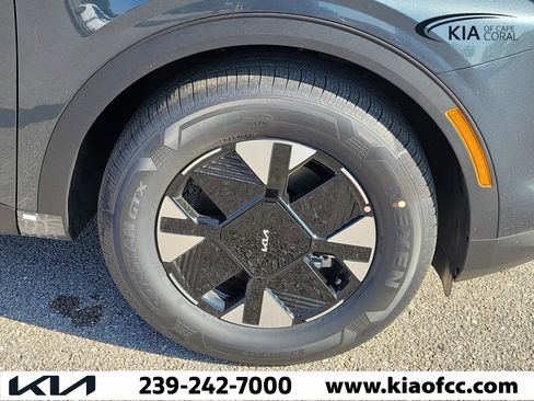 New 2026 Kia Sportage LX FWD image 7