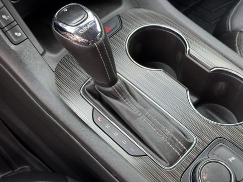 Used 2017 GMC Acadia SLT image 23