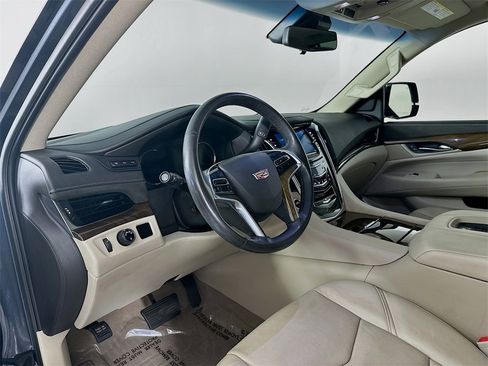 Used 2019 Cadillac Escalade Luxury image 9