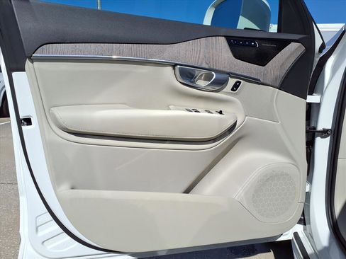 Certified 2024 Volvo XC90 B6 Plus image 24