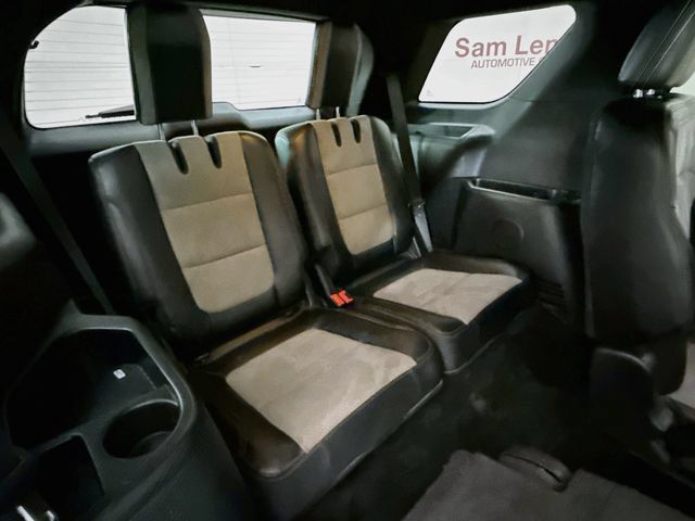 Used 2017 Ford Explorer XLT w/ Equipment Group 202A AWD/4WD image 28