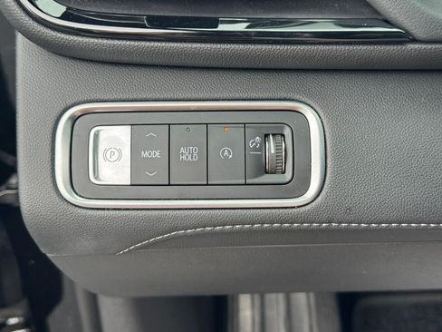 Used 2025 Buick Enclave Avenir w/ Super Cruise Package FWD image 22