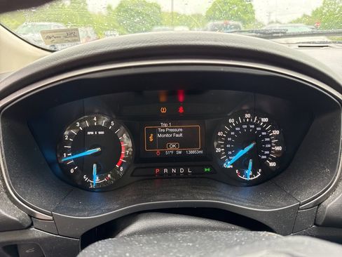 Used 2017 Ford Fusion SE image 6