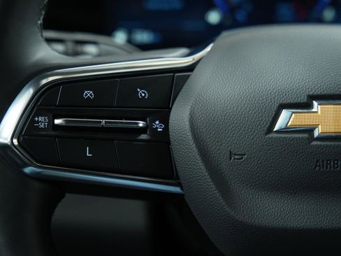 Used 2025 Chevrolet Equinox LT FWD image 32