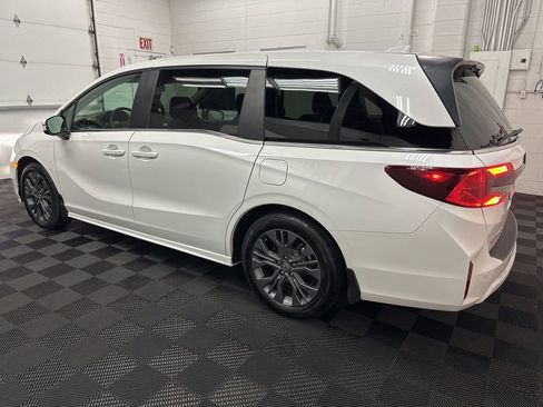 Used 2025 Honda Odyssey Touring image 6