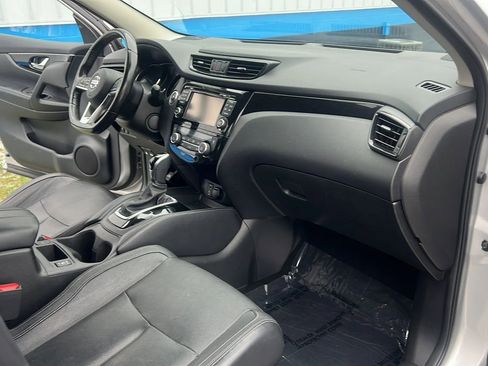 Used 2017 Nissan Rogue Sport SL w/ SL Premium Package image 19