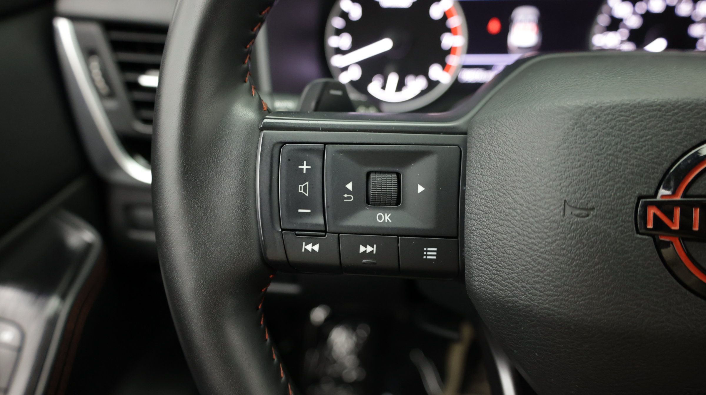 Used 2025 Nissan Rogue SV AWD/4WD image 23
