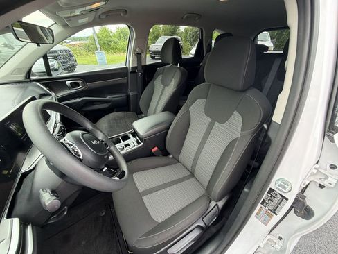 Used 2024 Kia Sorento LX FWD image 17
