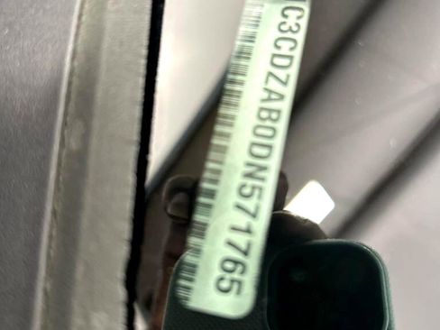 Used 2013 Dodge Avenger SE image 33