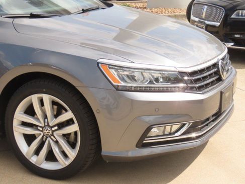 Used 2017 Volkswagen Passat 1.8T SEL Premium FWD image 5