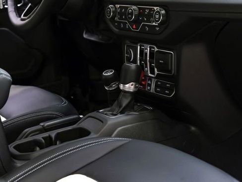 Used 2025 Jeep Wrangler Unlimited Rubicon w/ Technology Group image 45