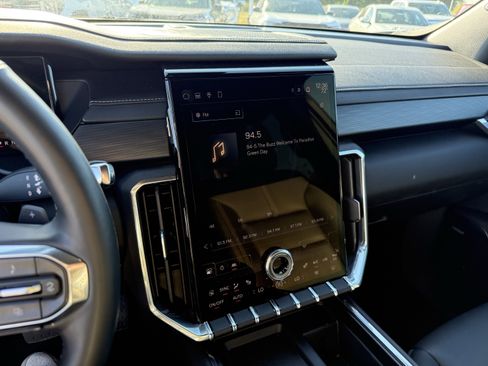 Used 2024 GMC Acadia Elevation image 18