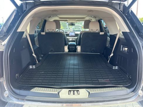 Certified 2020 Ford Explorer Limited RWD image 18