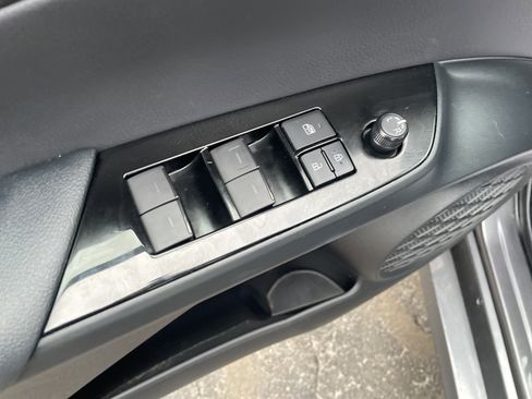 Used 2019 Toyota Prius XLE image 23