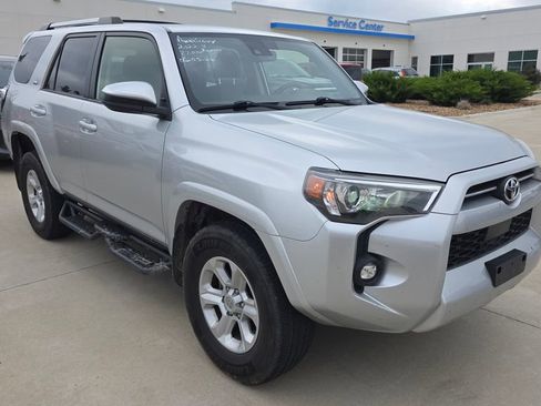 Used 2022 Toyota 4Runner SR5 AWD/4WD image 7