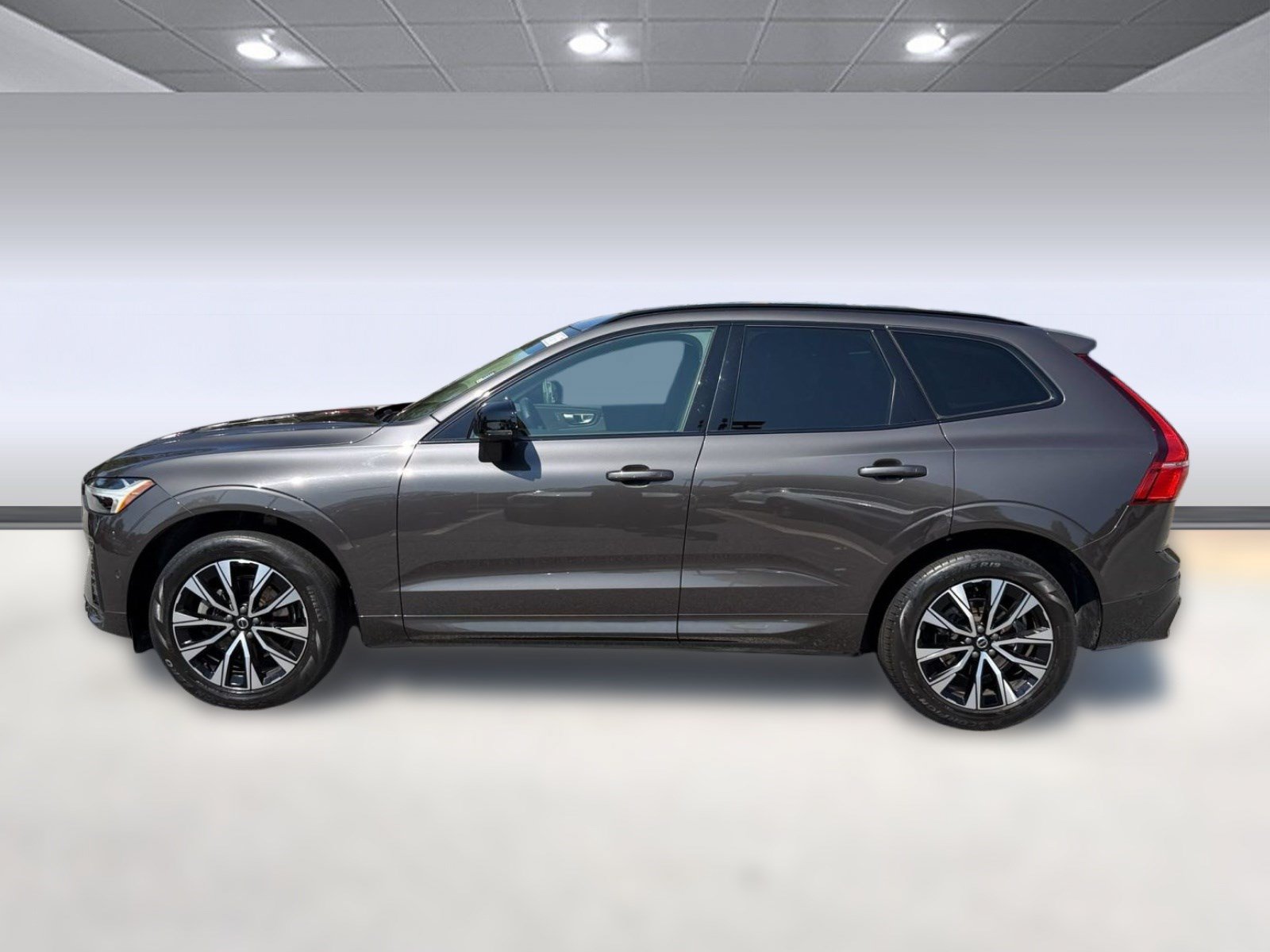 Certified 2024 Volvo XC60 B5 Plus w/ Protection Package Premier AWD/4WD image 2