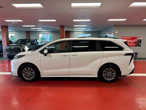Certified 2025 Toyota Sienna LE w/ LE Plus Package AWD/4WD image 6