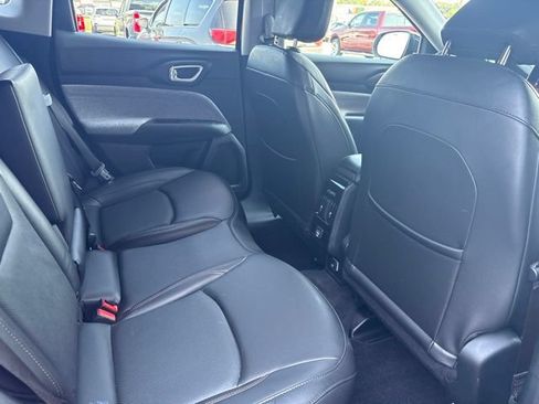 Used 2022 Jeep Compass Latitude AWD/4WD image 18