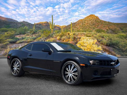Used 2011 Chevrolet Camaro LS RWD image 2