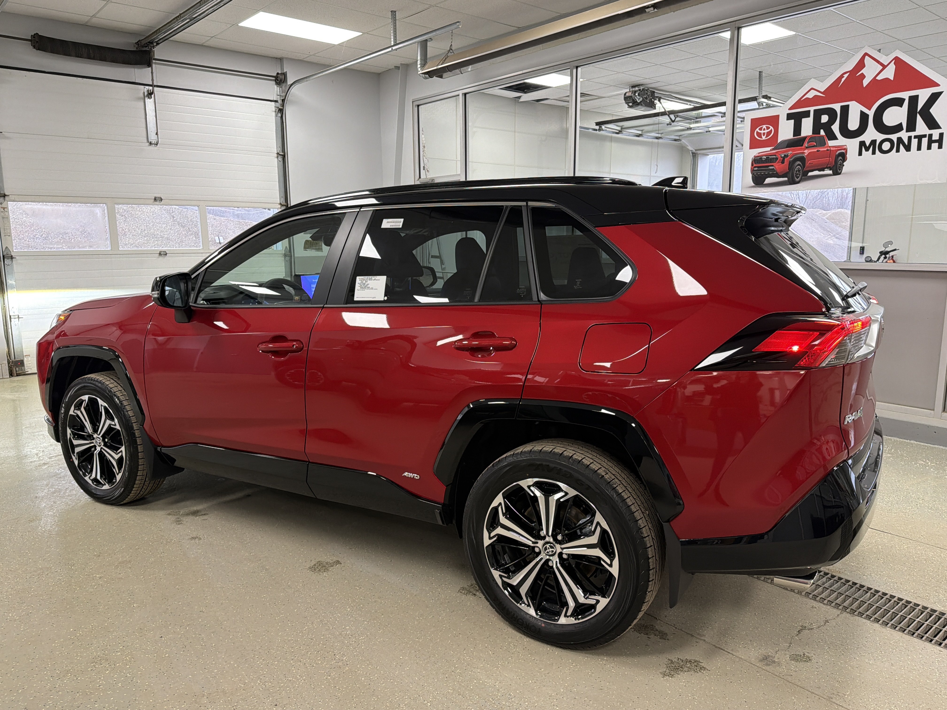 New 2025 Toyota RAV4 XSE w/ Weather Package AWD/4WD image 5